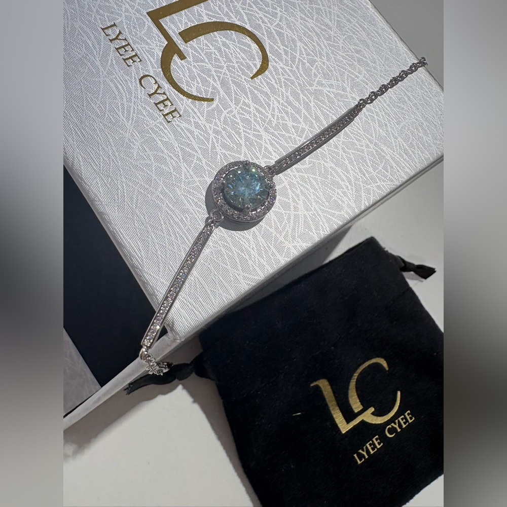 Lyee Cyee Bracelet with box and paper bag - Picture 5 of 11